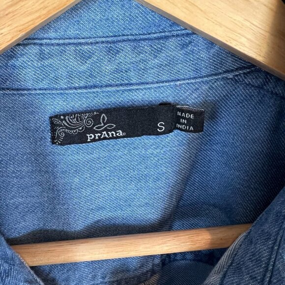 Prana Shirt Womens SZ Small Washed Out Denim Chambray 100% Organic Cotton Simple - Picture 2 of 15